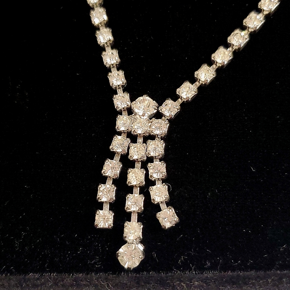Vintage silver tone crystal necklace. 20's styling.